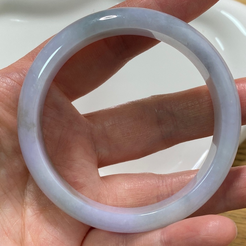 Lavender Jade‑Style Bangle | Polished Purple Stone Bracelet | Elegant Gemstone - Picture 15 of 16